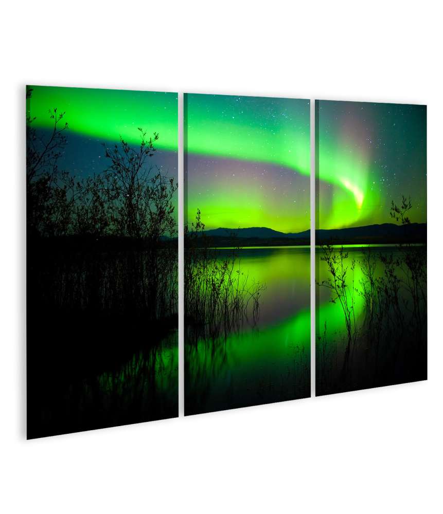 ﻿Islandburner Bild auf Leinwand Spiegelnder See unter Nordlichtern und Wetterleuchten in Norwegen Vierteljährliche Förderung