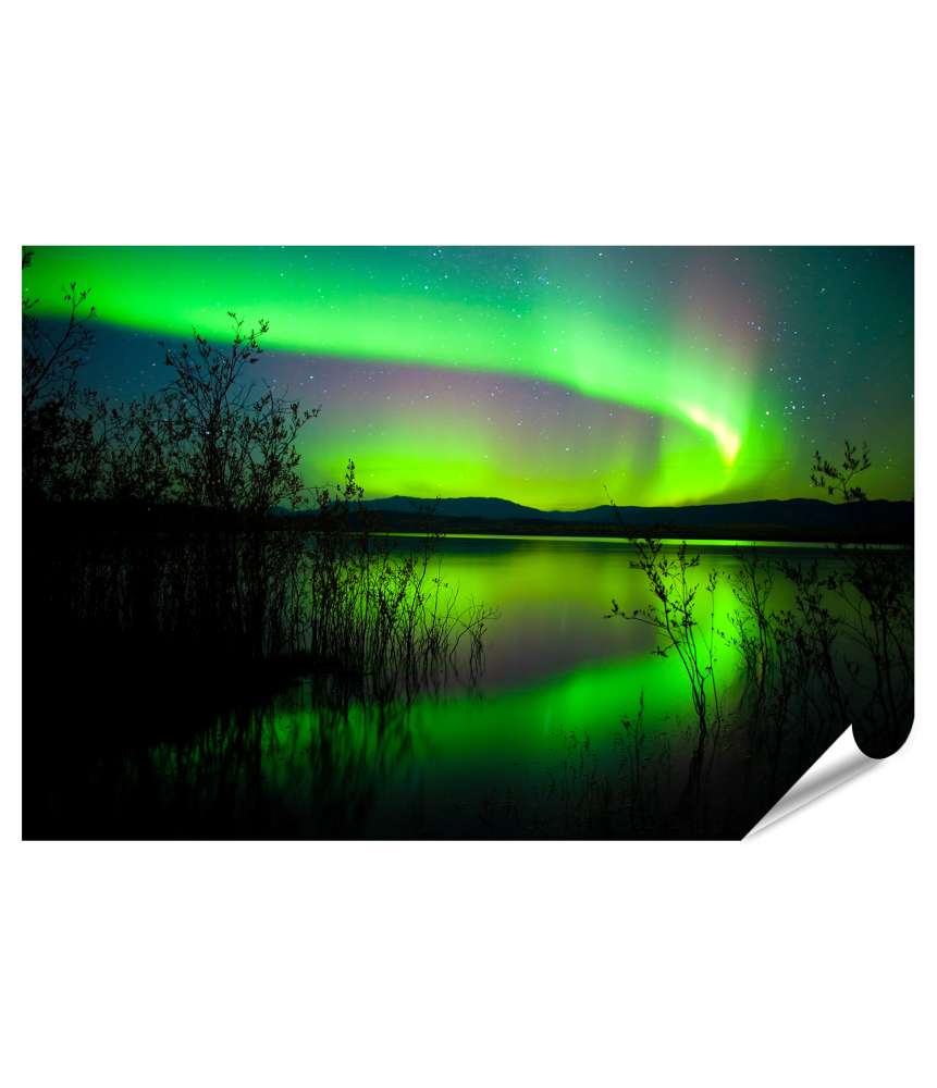 Islandburner XXL Premium Poster Spiegelnder See unter Nordlichtern und Wetterleuchten in Norwegen Black Friday Preise
