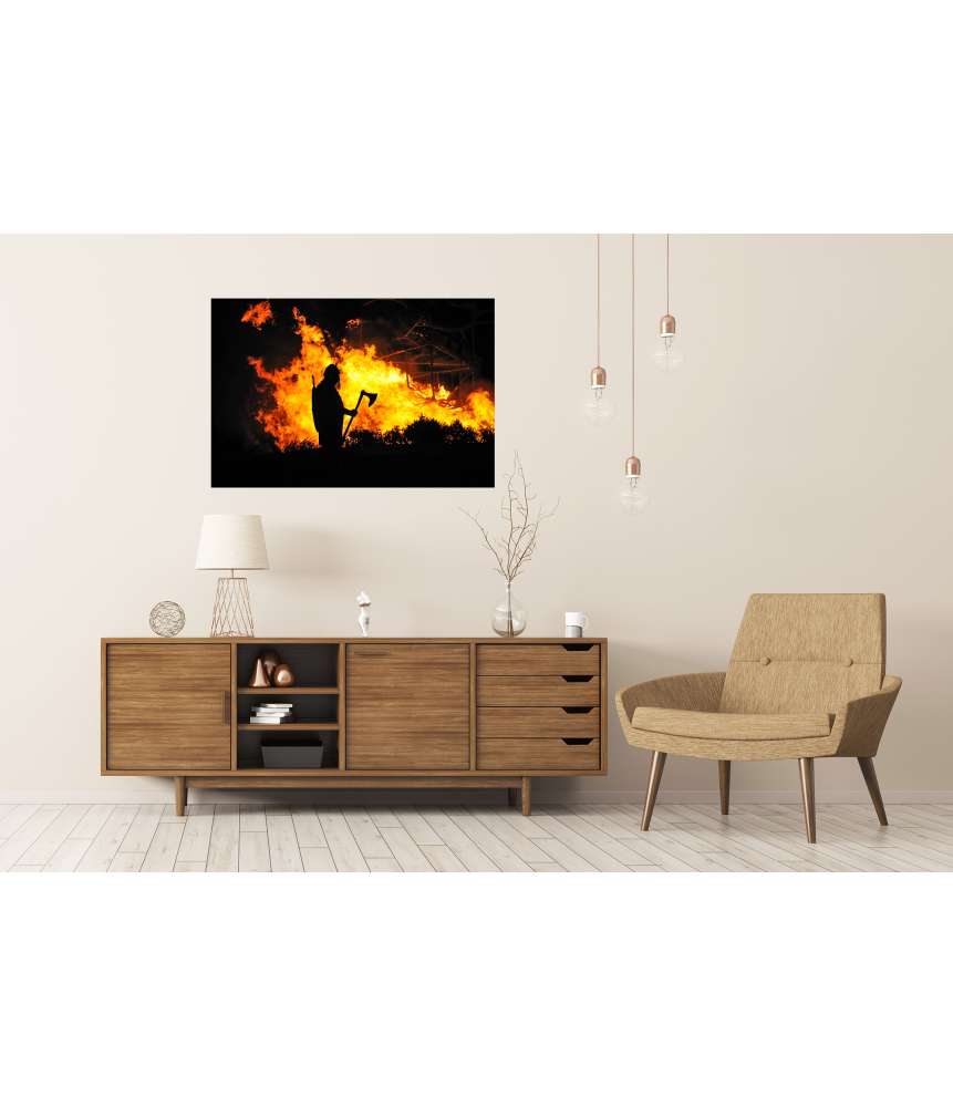 Islandburner XXL Premium Poster Darstellung eines tapferen Wikingers inmitten eines brennenden Gebäudes zollfrei