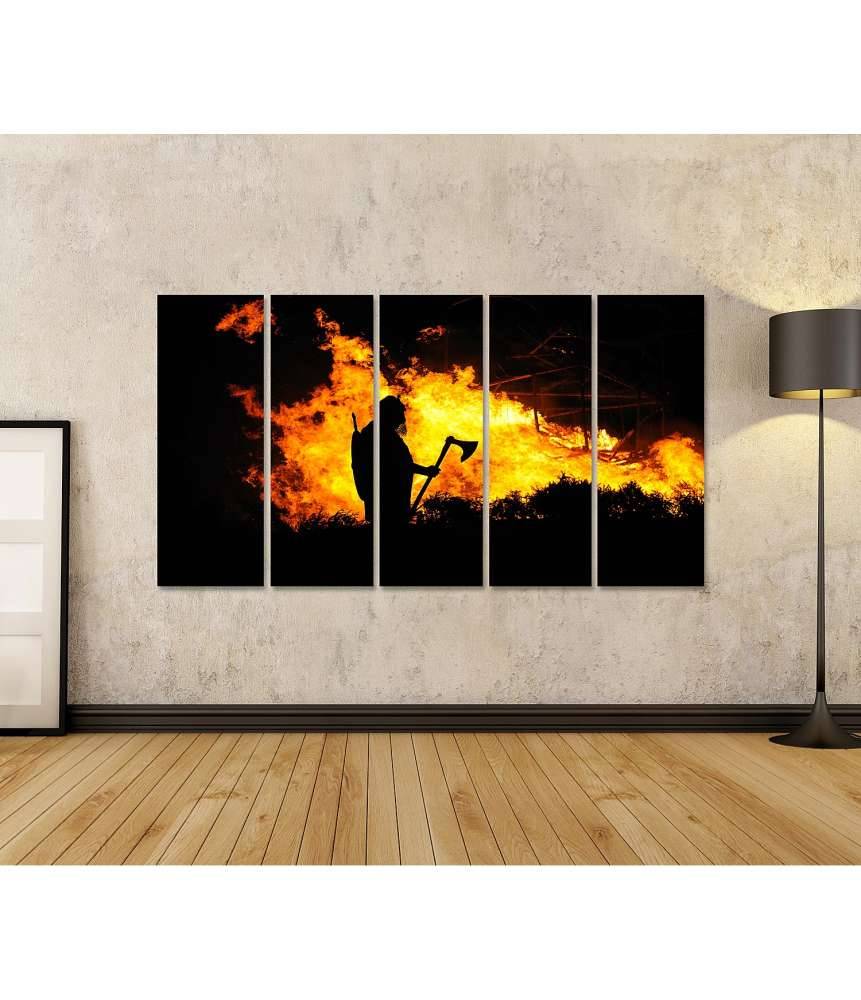 Islandburner Bild auf Leinwand Darstellung eines tapferen Wikingers inmitten eines brennenden Gebäudes Günstiger Verkauf