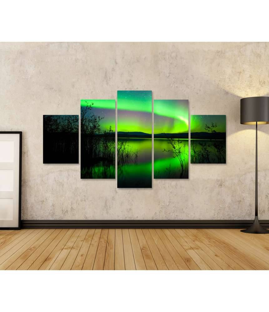 Islandburner Bild auf Leinwand Spiegelnder See unter Nordlichtern und Wetterleuchten in Norwegen Fabrikladen