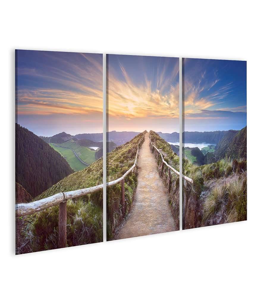 Islandburner Bild auf Leinwand Atemberaubende Ansicht eines Wanderweges in der Berglandschaft von Ponta Delgada, Azoren Versandkostenfrei