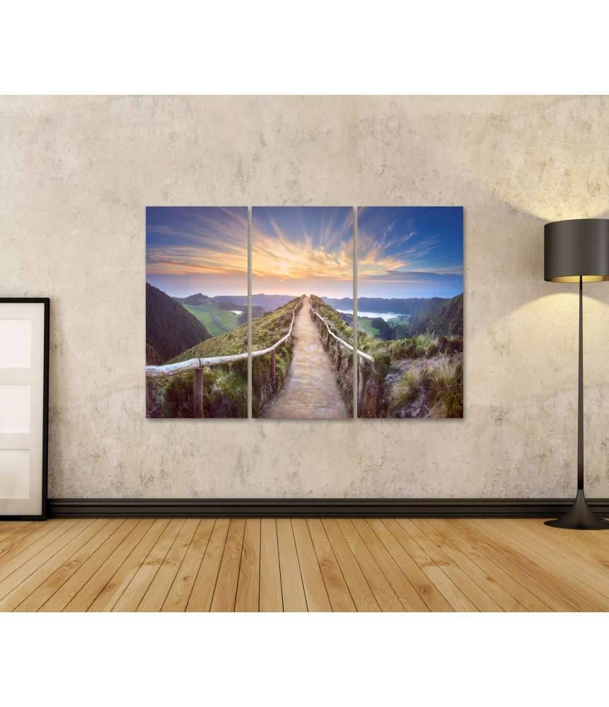 Islandburner Bild auf Leinwand Atemberaubende Ansicht eines Wanderweges in der Berglandschaft von Ponta Delgada, Azoren Versandkostenfrei