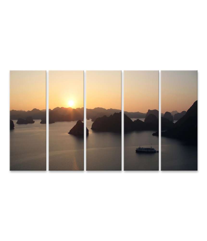 Islandburner Bild auf Leinwand Wandbild: Zauberhafter Sonnenuntergang über der Halong Bucht, Vietnam