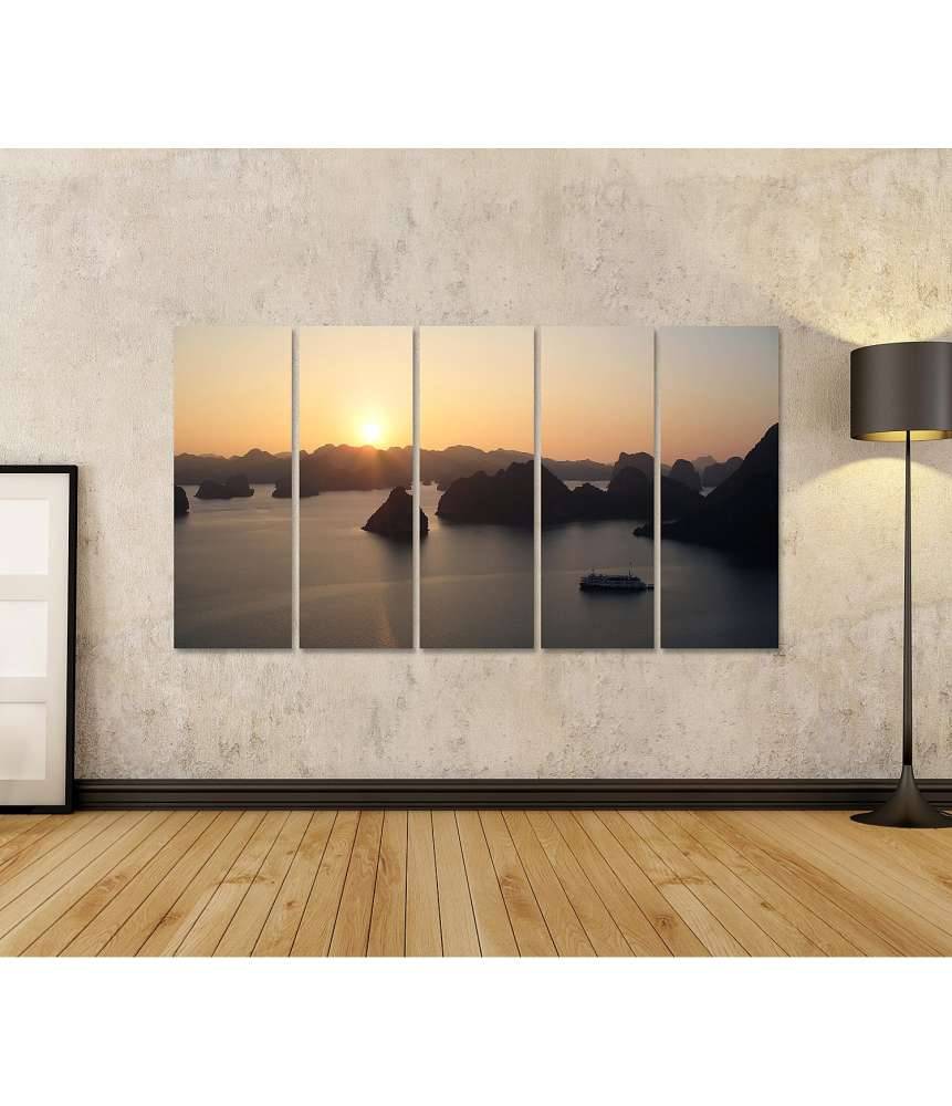 Islandburner Bild auf Leinwand Wandbild: Zauberhafter Sonnenuntergang über der Halong Bucht, Vietnam Super Sparpreis