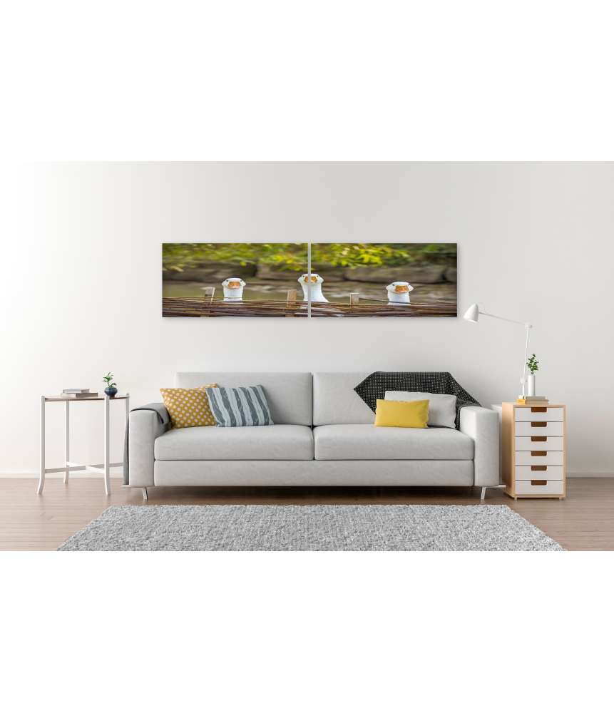Islandburner Bild auf Leinwand Drei heitere weiße Gänse hinter einem Flechtzaun auf einem Wandbild Angebote