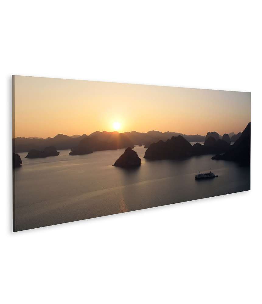 Islandburner Bild auf Leinwand Wandbild: Zauberhafter Sonnenuntergang über der Halong Bucht, Vietnam