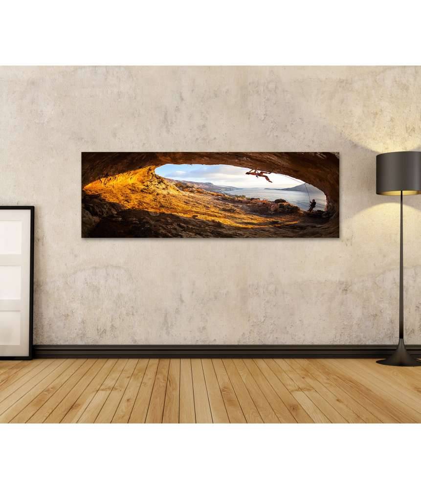 Islandburner Bild auf Leinwand Junge Frau klettert in Höhle mit atemberaubender Aussicht im Hintergrund Online Shopping