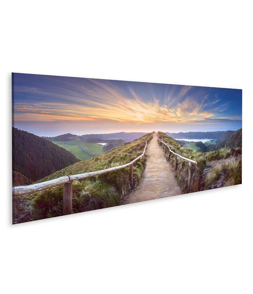 Islandburner Bild auf Leinwand Atemberaubende Ansicht eines Wanderweges in der Berglandschaft von Ponta Delgada, Azoren