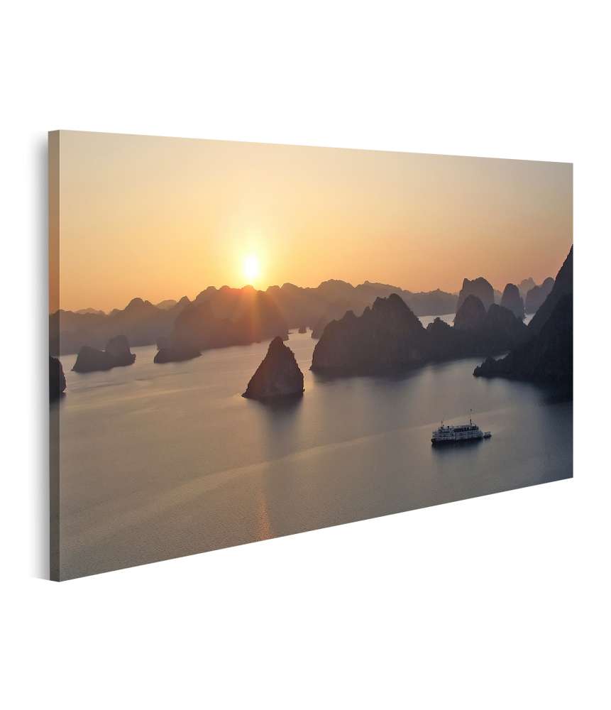 Islandburner Bild auf Leinwand Wandbild: Zauberhafter Sonnenuntergang über der Halong Bucht, Vietnam