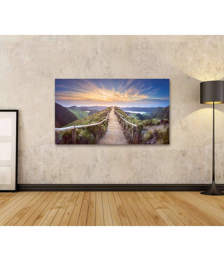 Islandburner Bild auf Leinwand Atemberaubende Ansicht eines Wanderweges in der Berglandschaft von Ponta Delgada, Azoren Neuheiten