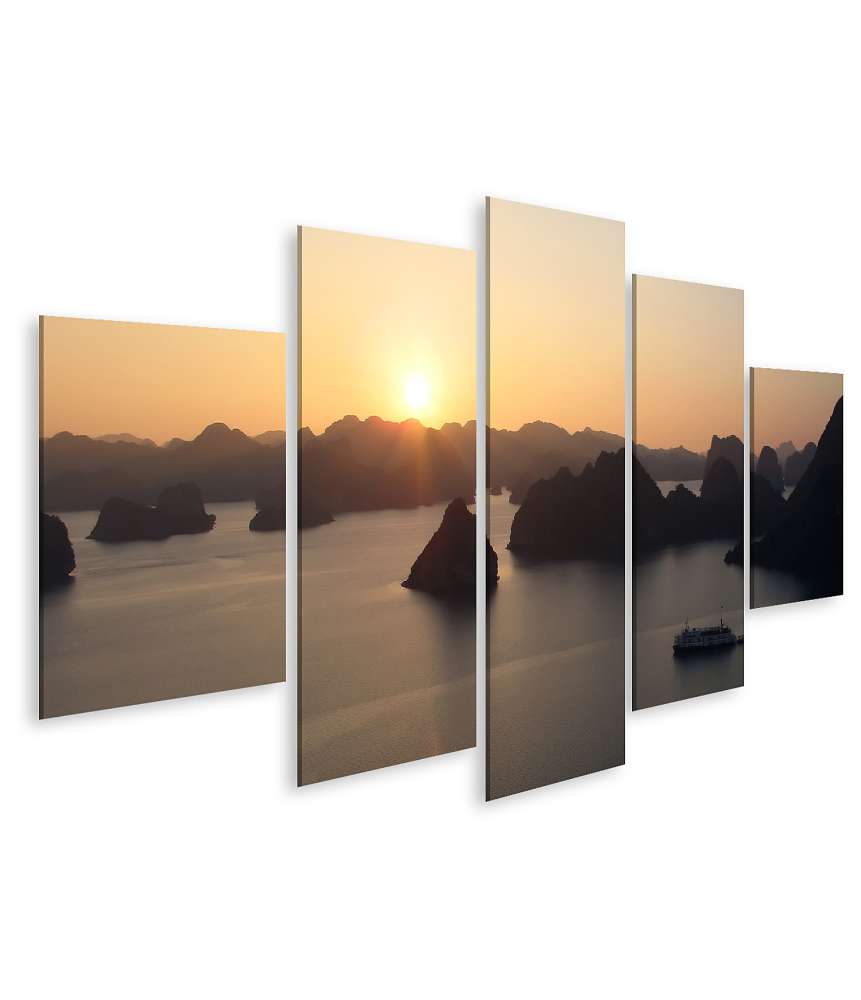 Islandburner Bild auf Leinwand Wandbild: Zauberhafter Sonnenuntergang über der Halong Bucht, Vietnam