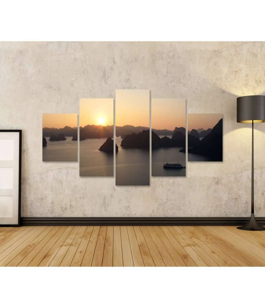 Islandburner Bild auf Leinwand Wandbild: Zauberhafter Sonnenuntergang über der Halong Bucht, Vietnam Kostenlose Rückgabe