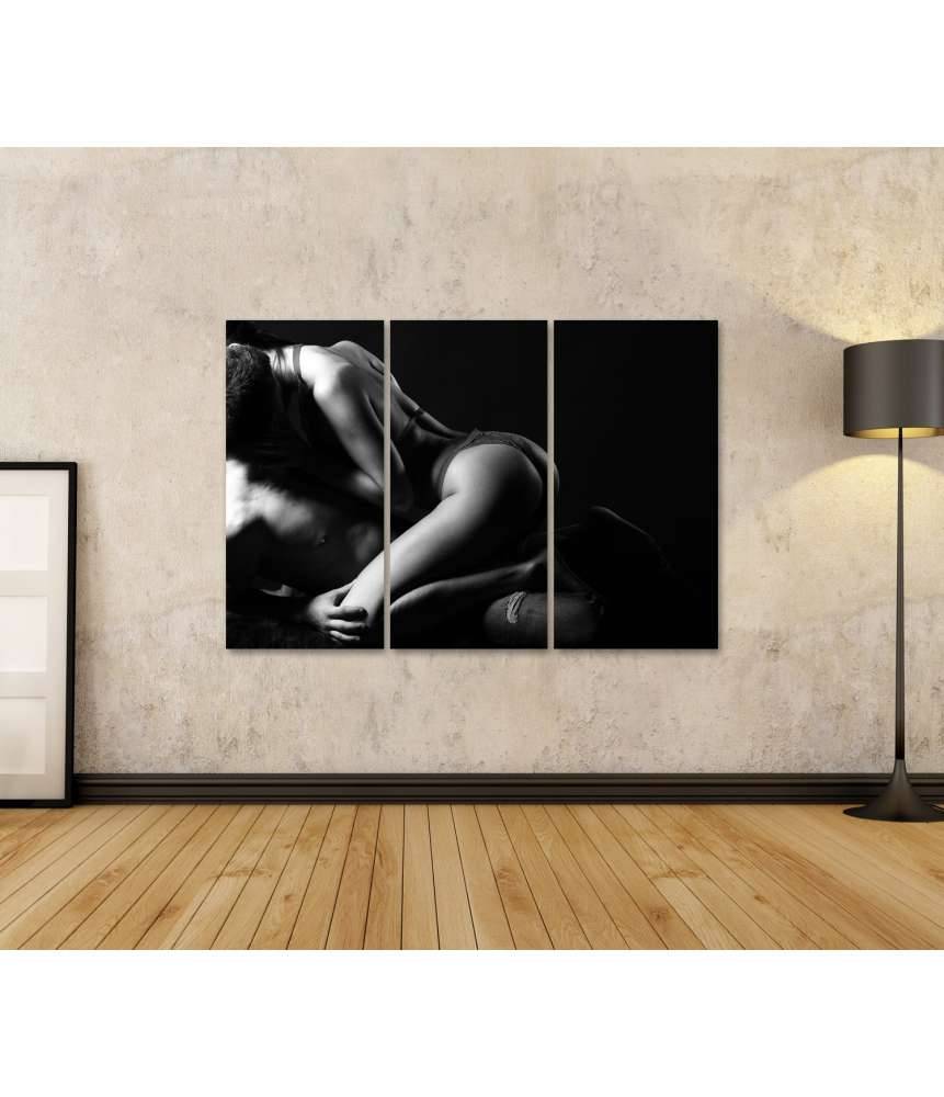 Islandburner Bild auf Leinwand Junges Paar im Bett: Frau in Spitzen-Dessous, Mann in Schwarz-Weiß-Erotikbild Fabrik Onlineshop