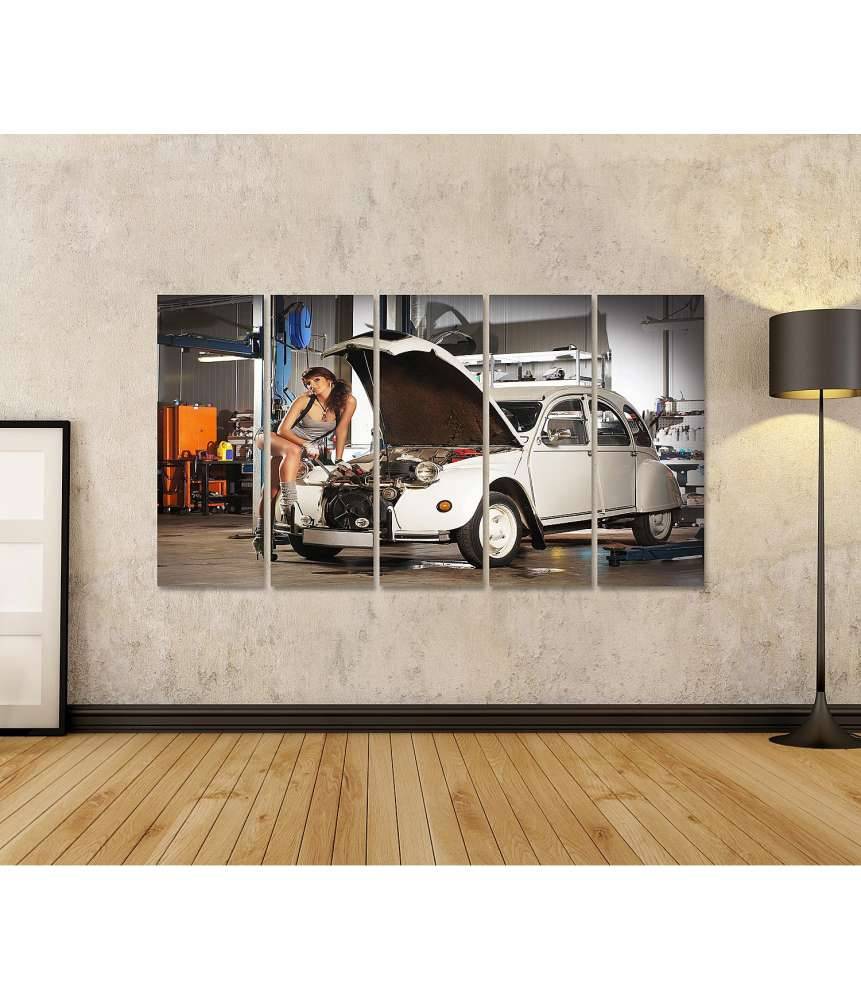 Islandburner Bild auf Leinwand Verführerische Frau repariert Retro Citroen Ente in einer alten Garage Bis zu 55% Rabatt
