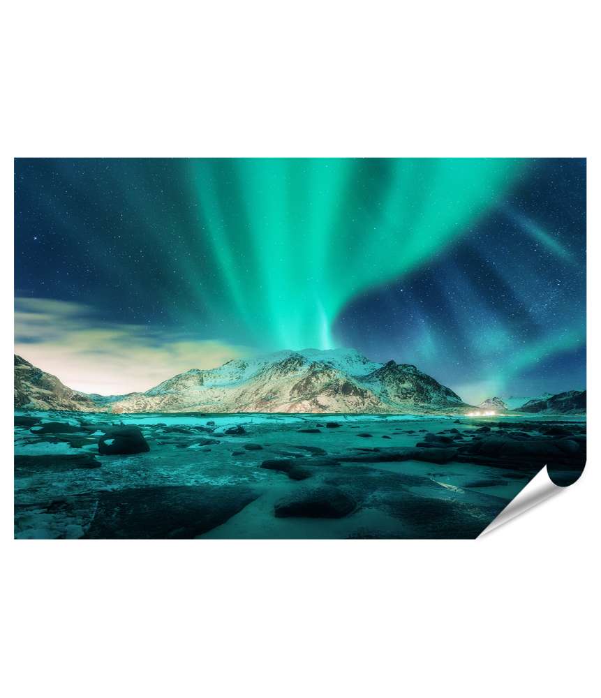 Islandburner Premium Poster Schneebedeckter Berg unter leuchtenden Polarlichtern Günstig kaufen