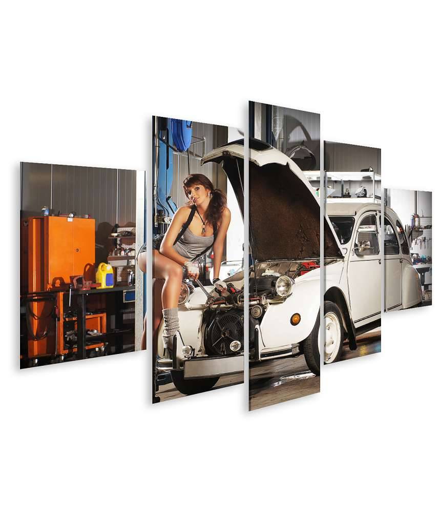 Islandburner Bild auf Leinwand Verführerische Frau repariert Retro Citroen Ente in einer alten Garage Tägliche Deals