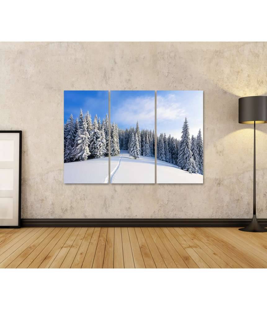 Islandburner Bild auf Leinwand Malerische Winterlandschaft mit prächtigen, schneebedeckten Bäumen Fabrikladen