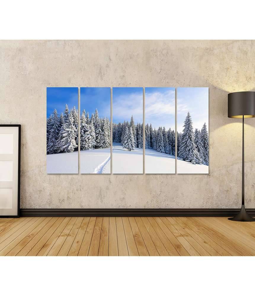 Islandburner Bild auf Leinwand Malerische Winterlandschaft mit prächtigen, schneebedeckten Bäumen Zeitbegrenzte Promotion