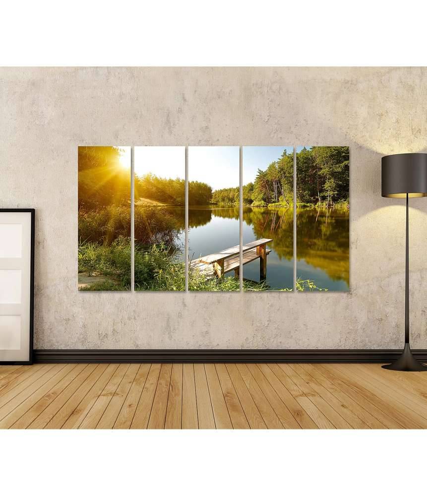 Islandburner Bild auf Leinwand Idyllische Sommerlandschaft mit Waldsee unter strahlendem Sonnenschein Sonderangebot der Fabrik