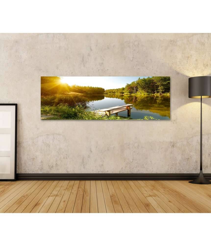 Islandburner Bild auf Leinwand Idyllische Sommerlandschaft mit Waldsee unter strahlendem Sonnenschein Exklusive Angebote