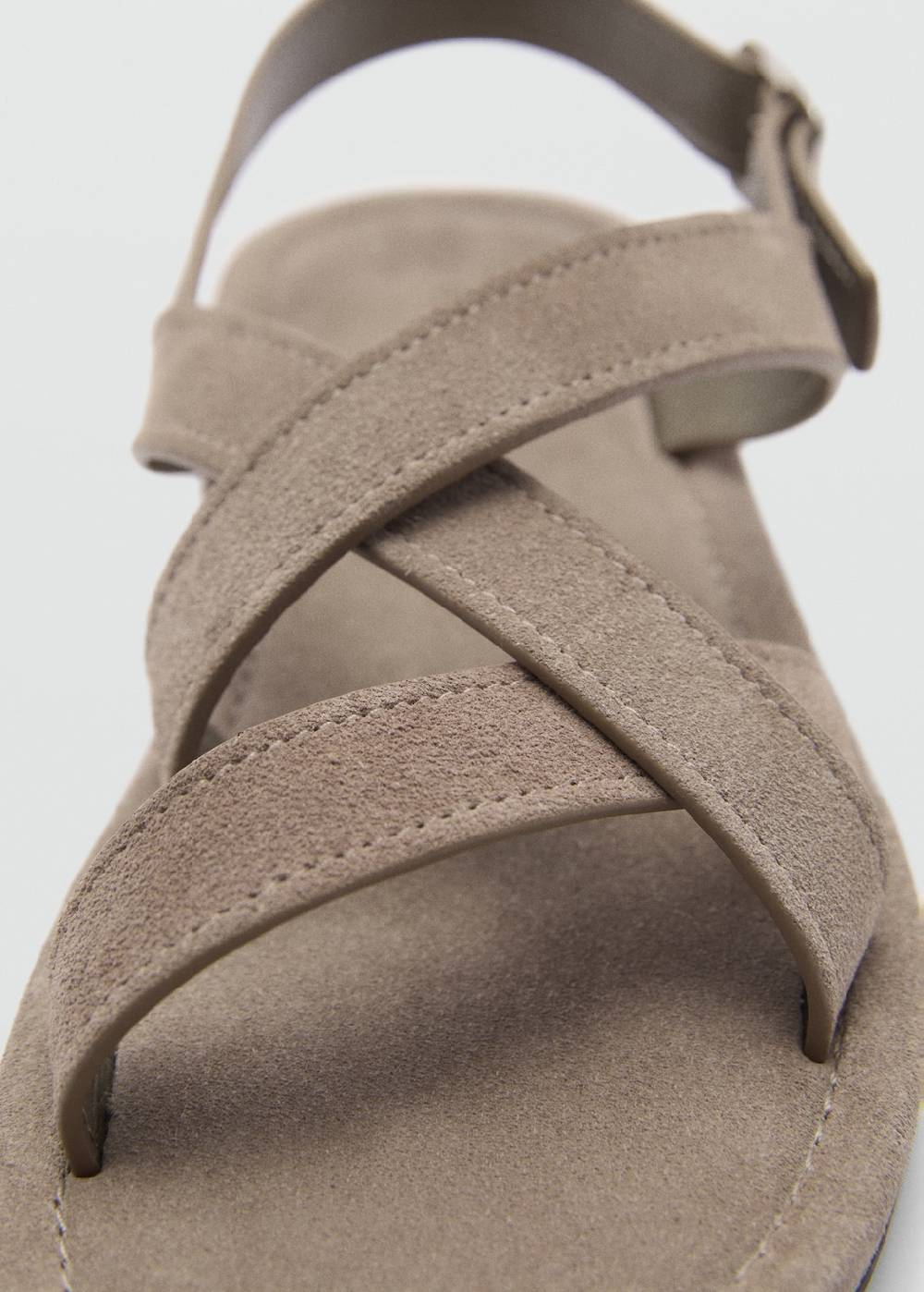 Mango Rauleder-Sandale mit überkreuzten Riemen Black Friday Preise