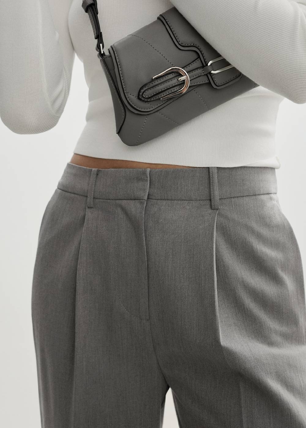 Mango Gerade Bundfaltenhose Wochenangebot