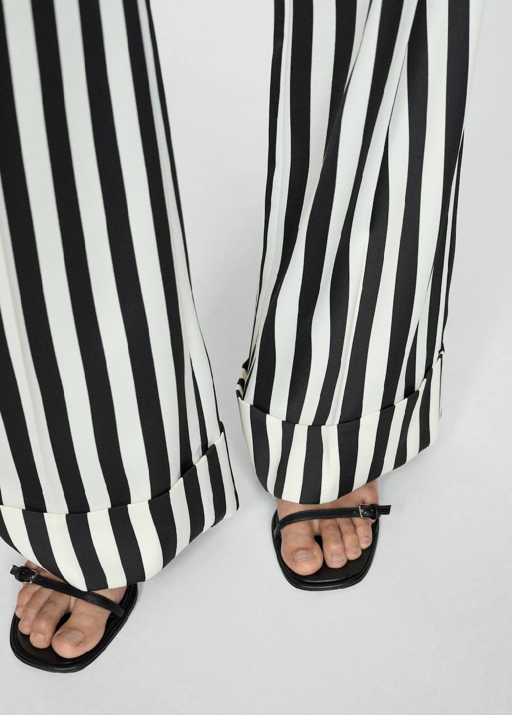 Mango Gerade geschnittene Streifenhose Angebote