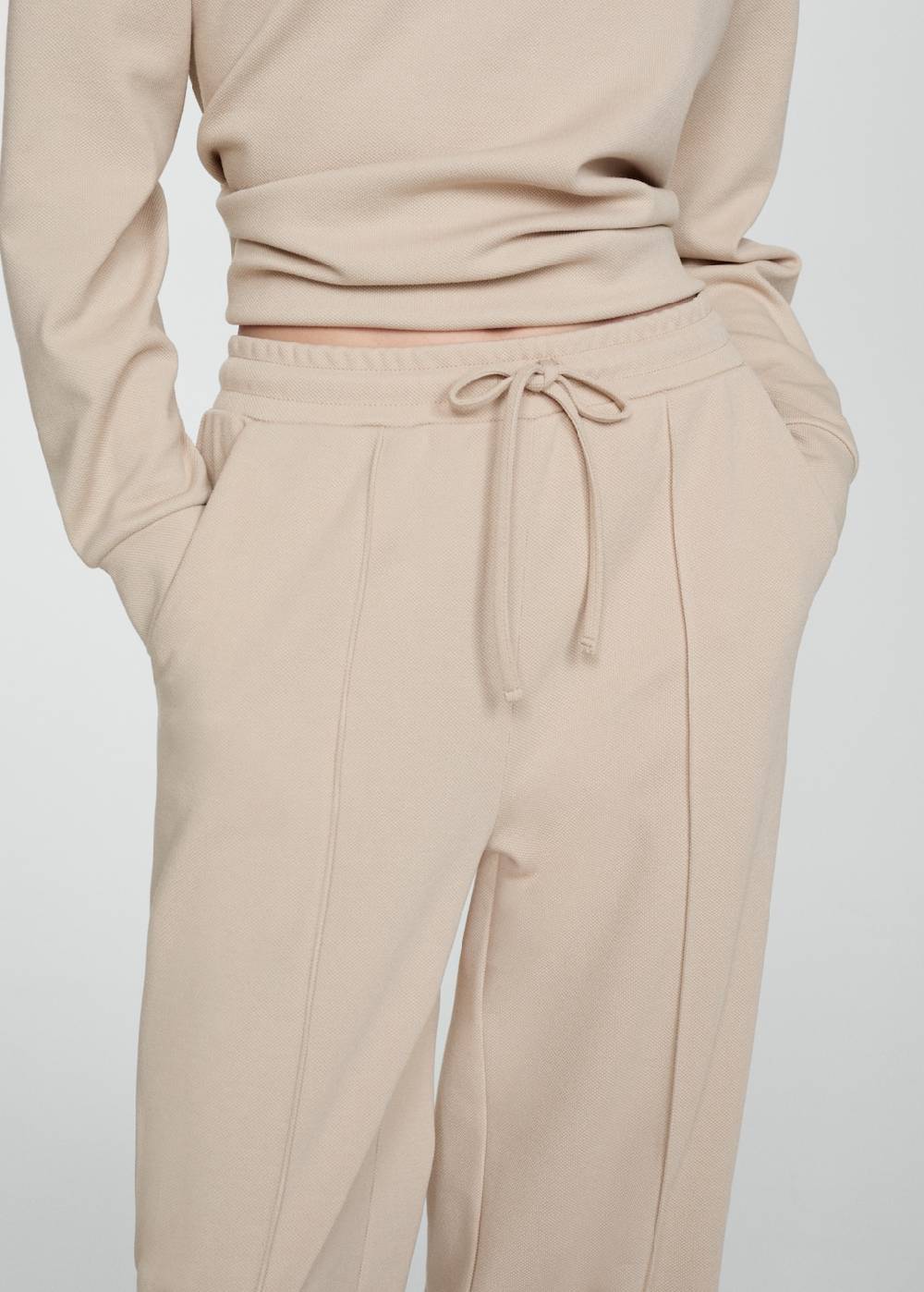 Mango Gerade Hose mit Nähten Saisonschlussverkauf