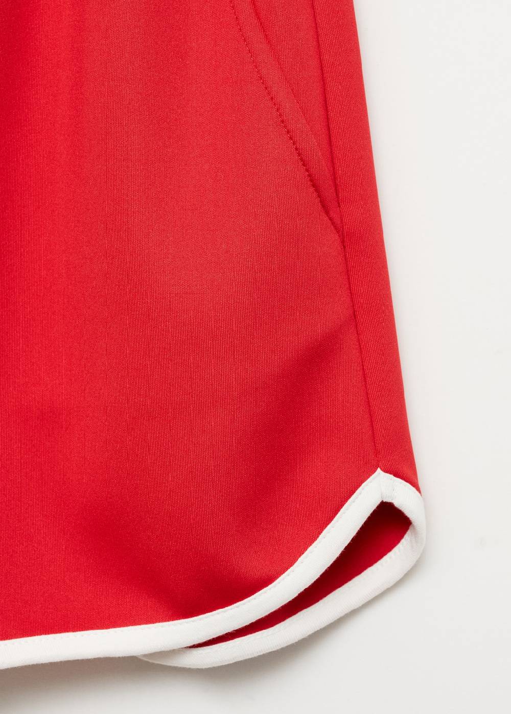 Mango Gerade Shorts mit Kontrastabschlüssen Muttertagsangebot