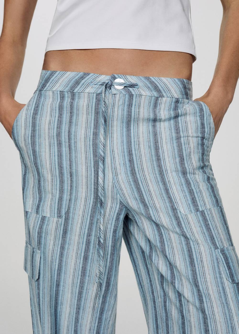 Mango Gestreifte Hose mit Cargotaschen