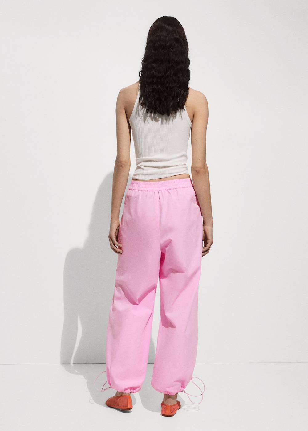 Mango Fallschirmhose aus 100 % Baumwolle 2025