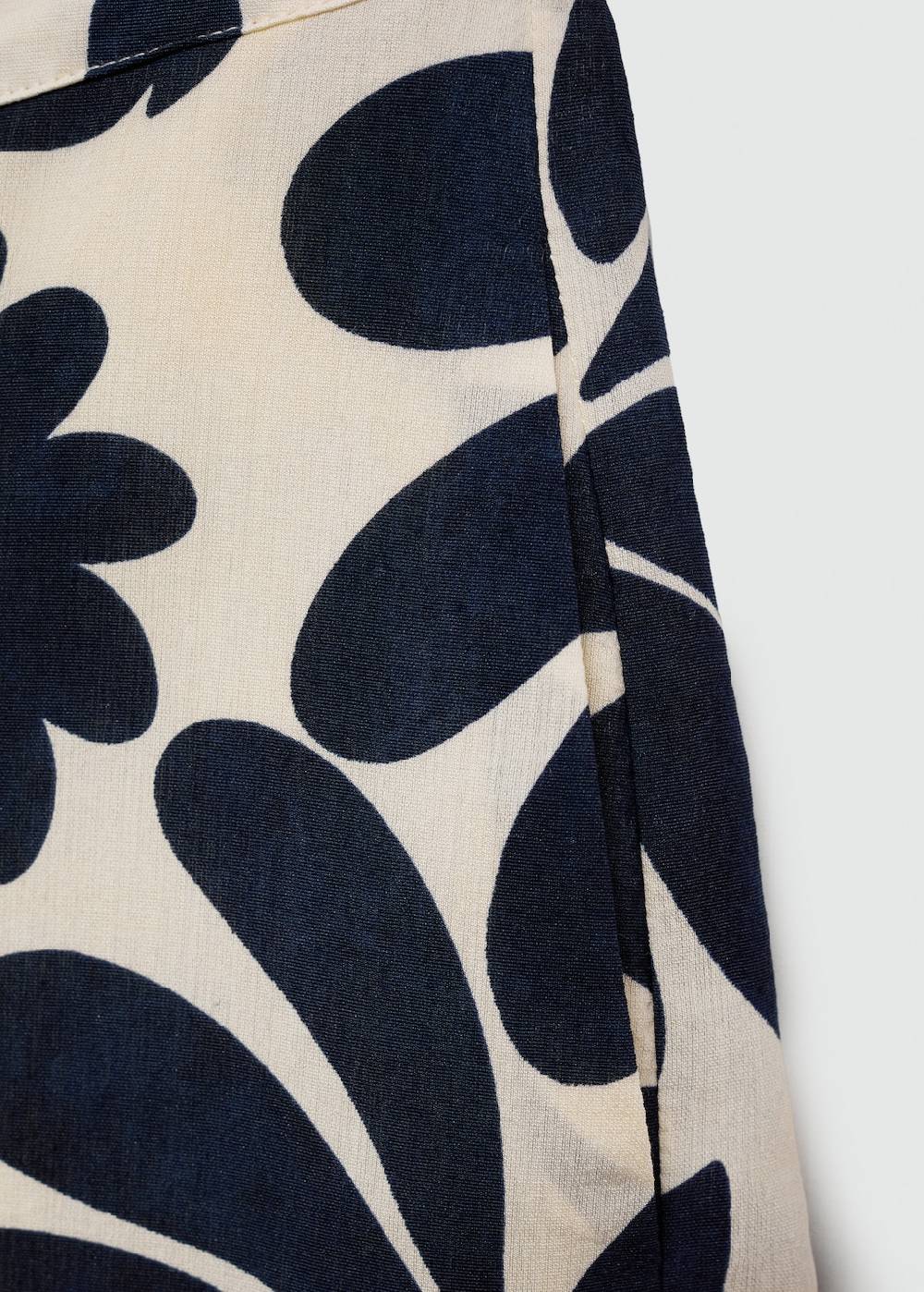 Mango Fließende Hose mit Blumendruck Exklusivangebot