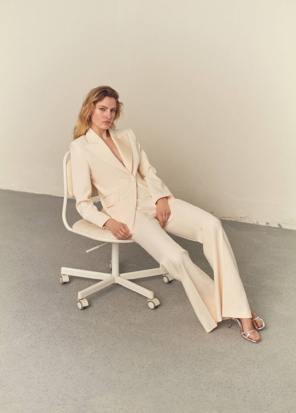 Mango Ausgestellte Hose mit hohem Bund Wochenangebot