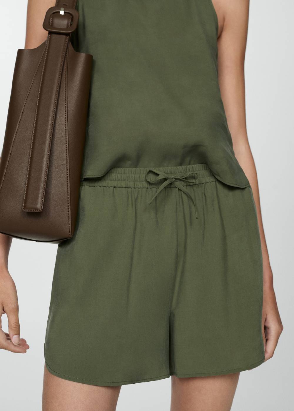Mango Modal-Shorts mit Schleife Rabatte dieses Monats