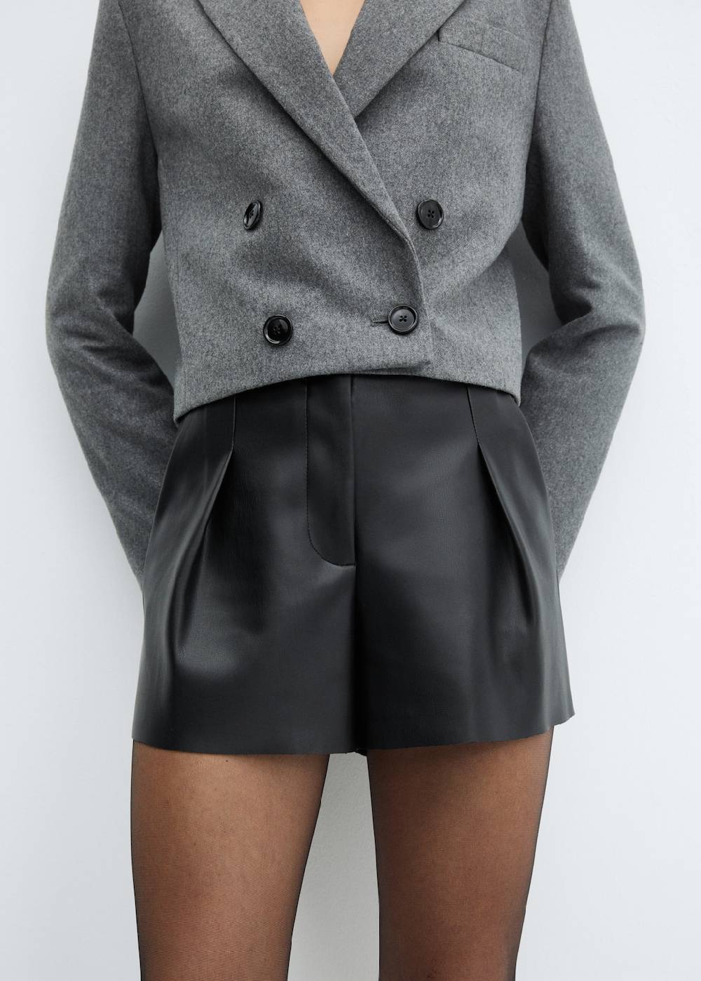 Mango Bundfalten-Shorts mit Leder-Effekt