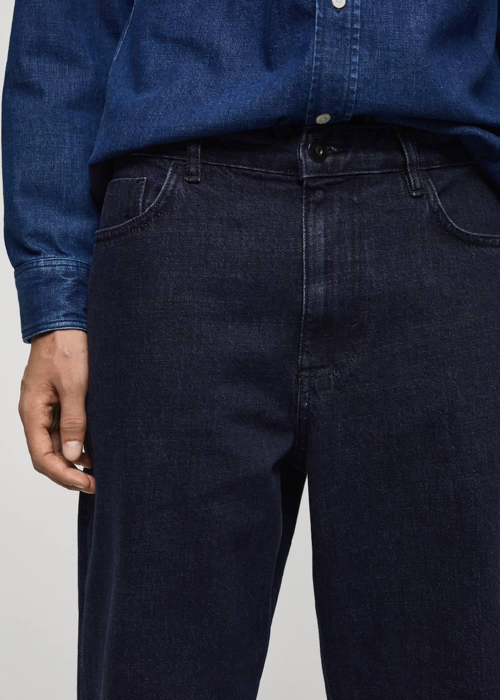 Mango Relaxed Fit-Jeans mit dunkler Waschung Letzte 2 Tage
