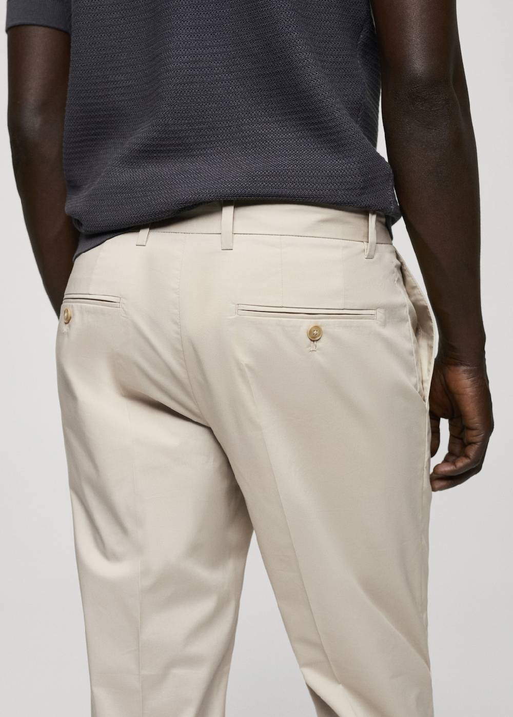 Mango Slim Fit-Bundfaltenhose aus Baumwolle Black Friday