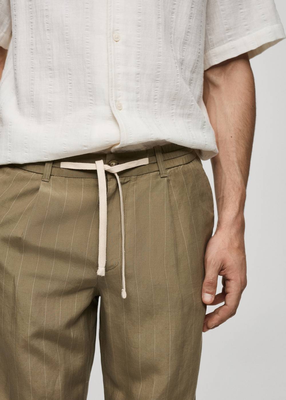 Mango Gestreifte Hose aus Leinengemisch mit Kordelzug Nur noch ein Tag übrig