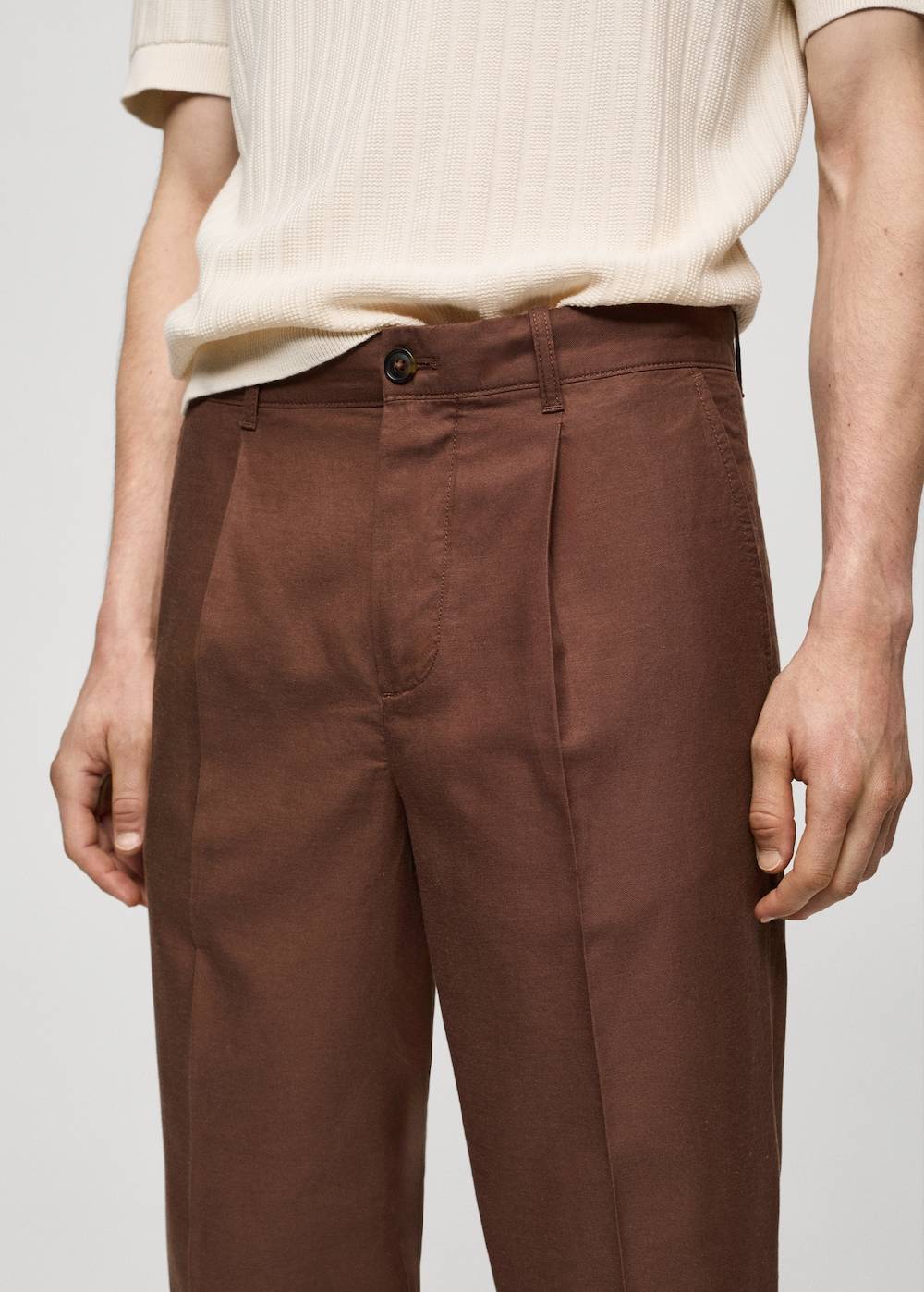 Mango Bundfaltenhose aus Lyocell mit Baumwolle Kostenloser Versand international