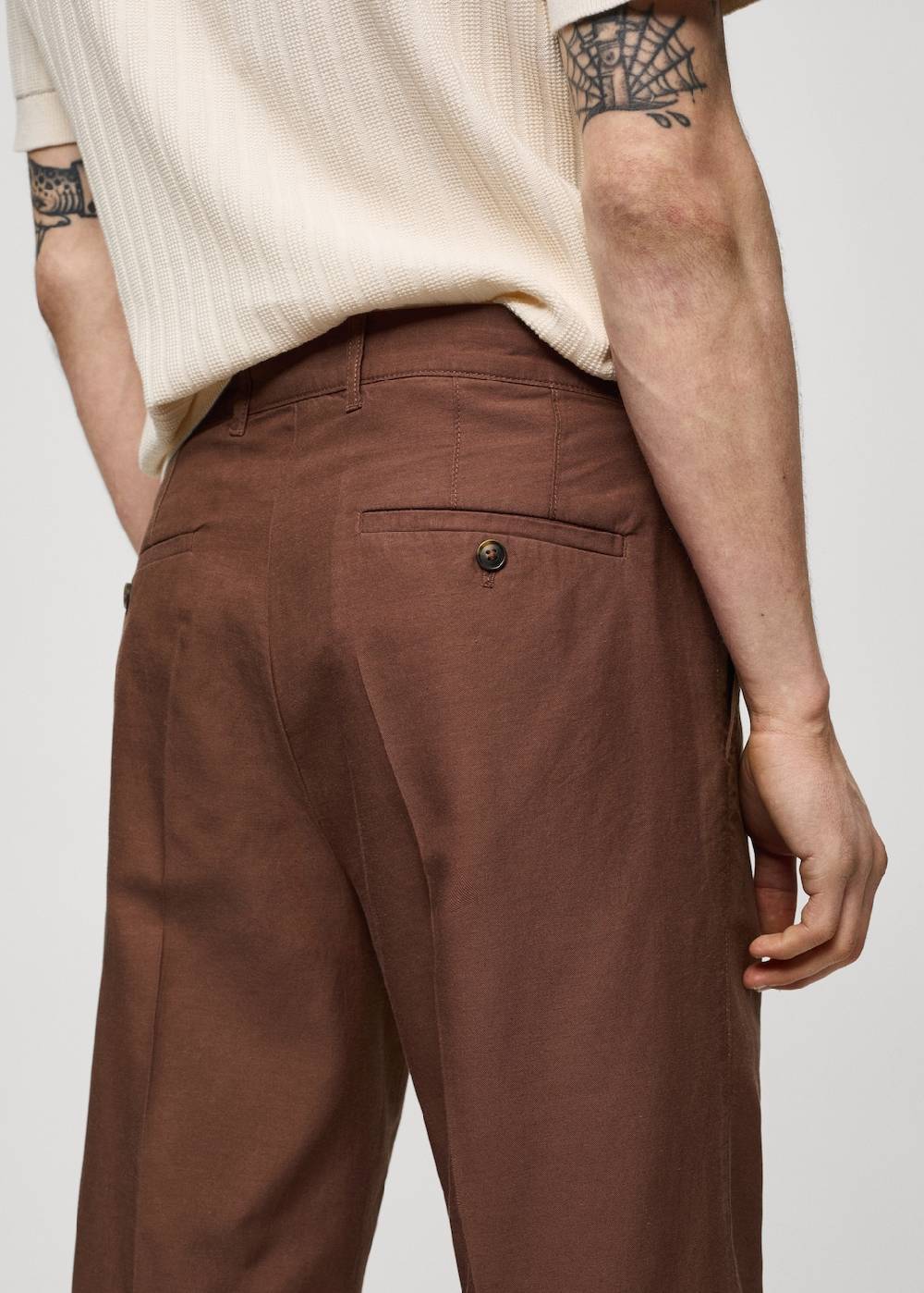 Mango Bundfaltenhose aus Lyocell mit Baumwolle Kostenloser Versand international