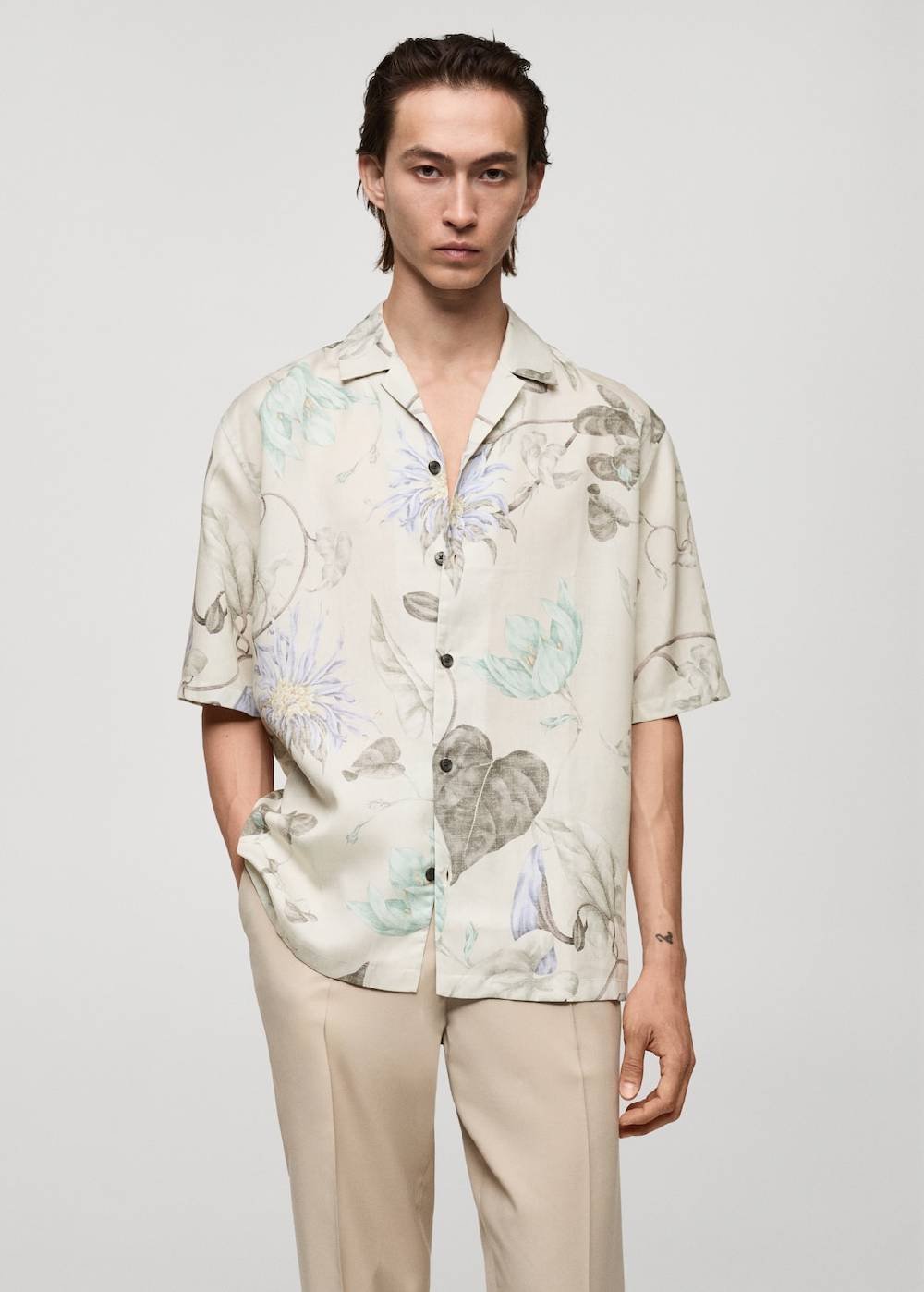 Mango Fließendes Hemd mit floralem Muster Flash Sale