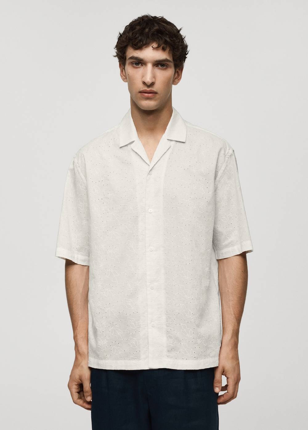 Mango Besticktes Relaxed-Fit-Hemd aus 100 % Baumwolle Jubiläumsangebot