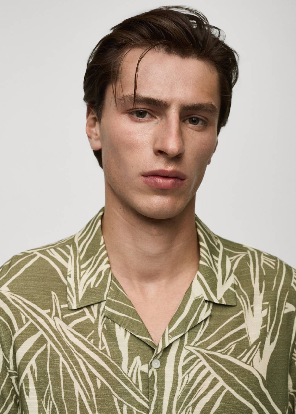 Mango Regular Fit-Hemd mit Blattmotiv Neueste Mode