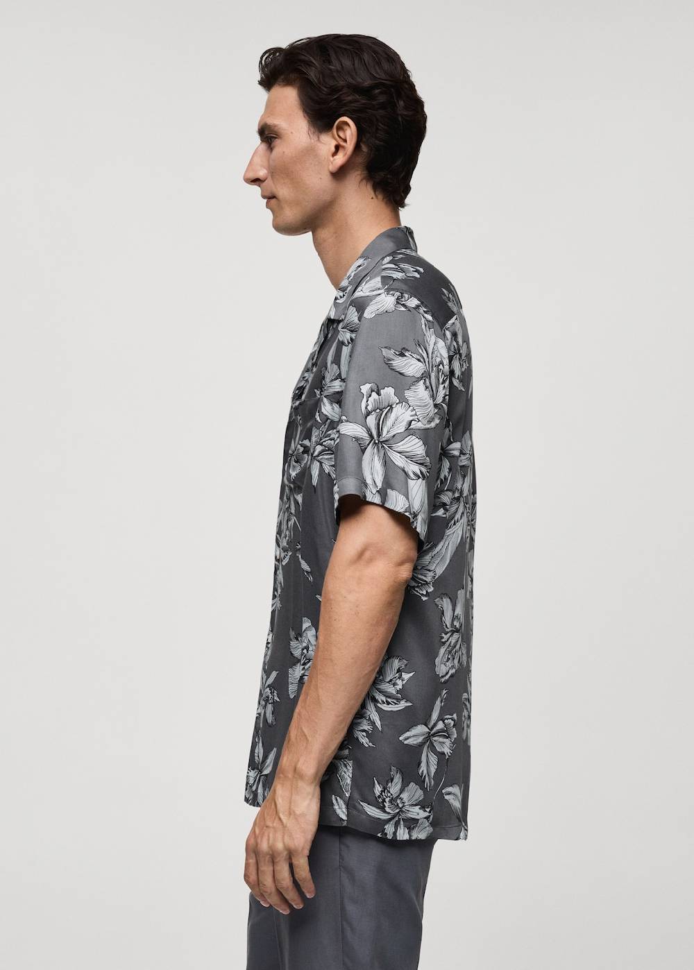 Mango Regular Fit-Hemd mit Hawaiiprint Vierteljährliche Förderung