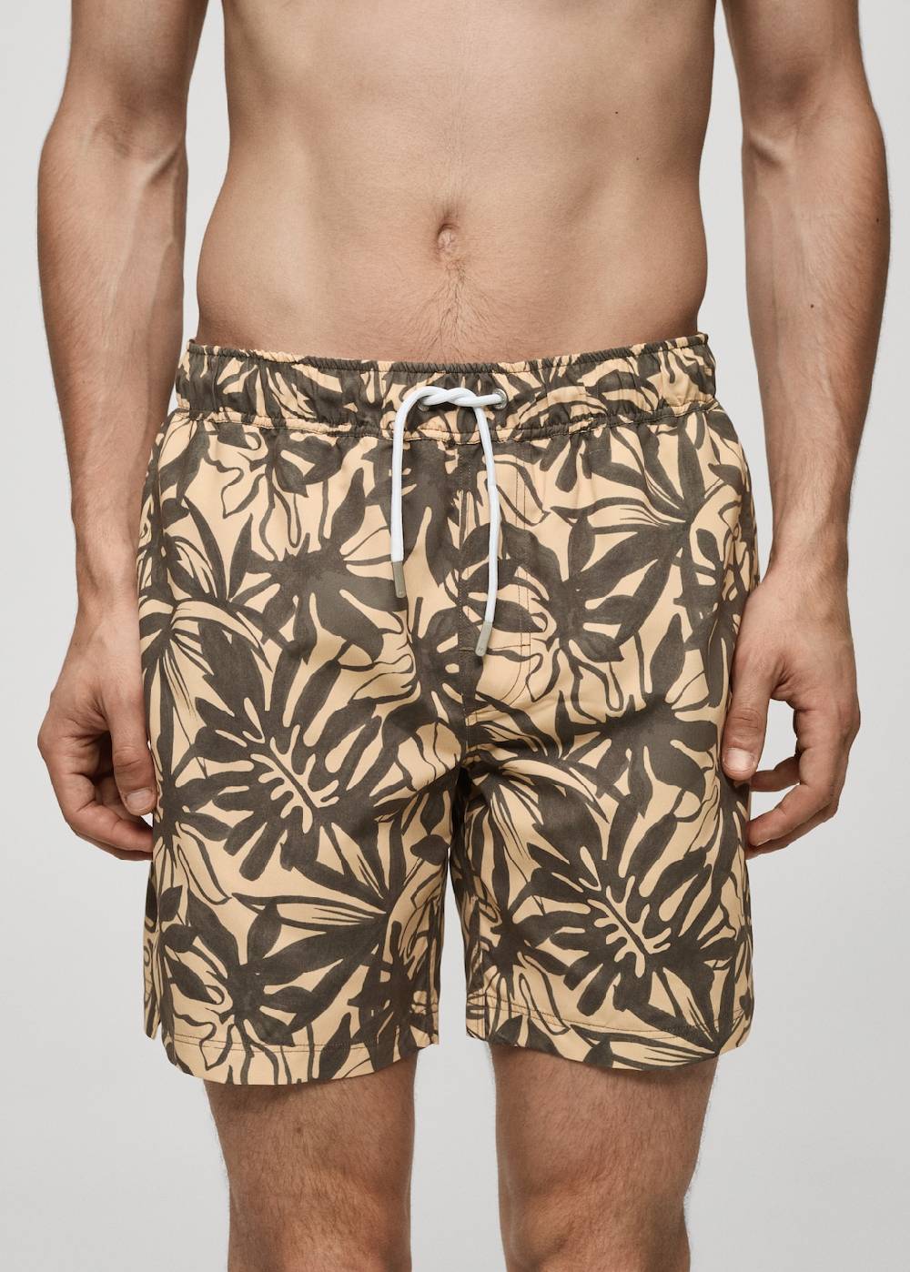 Mango Badeshorts mit floralem Dessin im Angebot