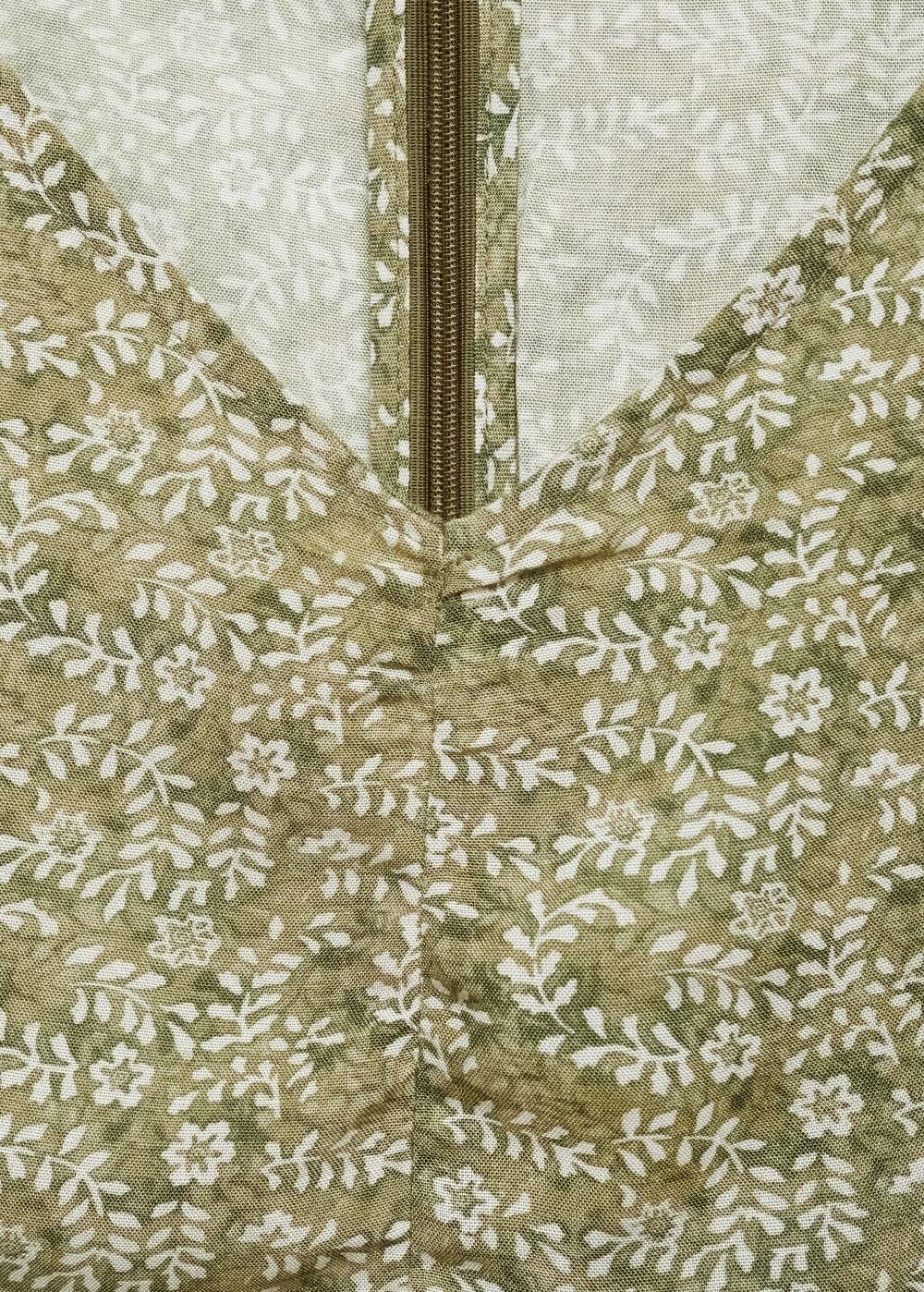 Mango Florales Kleid mit Rüschen Meist gekauft