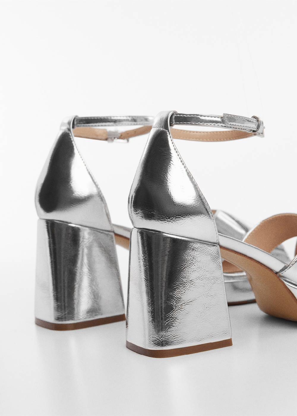 Mango Metallic-Sandale mit Absatz Top Angebot
