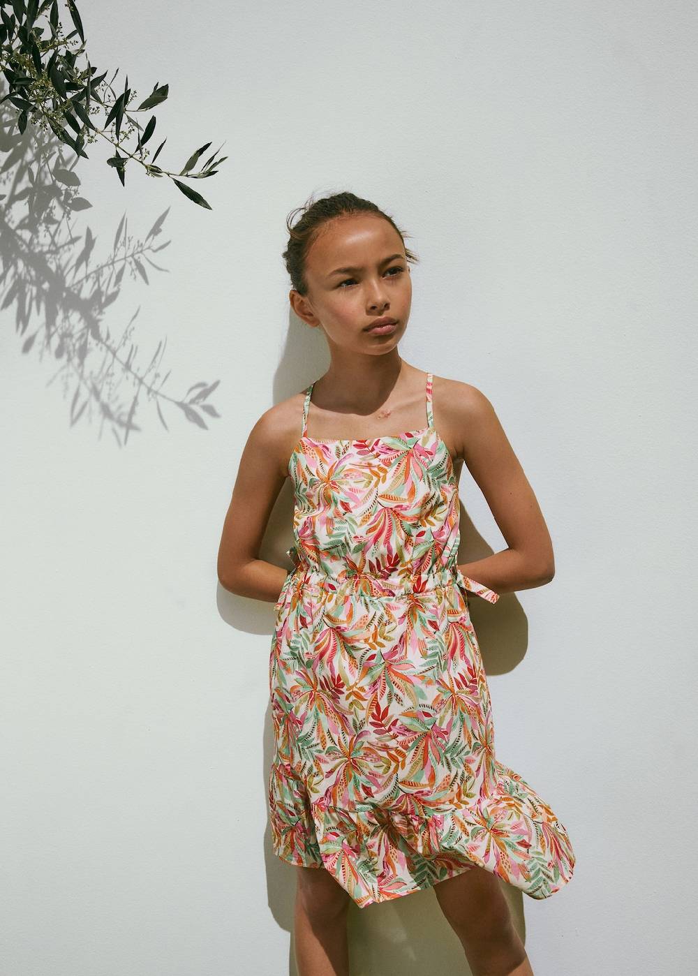 Mango Kleid mit Tropenmuster 50% Rabatt mit kostenlosem Versand