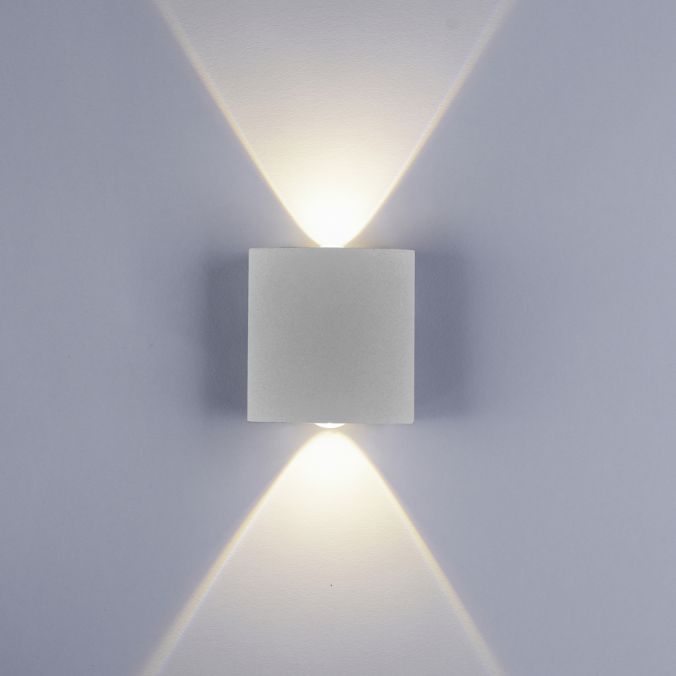 Paul Neuhaus LED-Wandleuchte, silberfarben, halbrunder Form, Up+Down, Lichtkegel Bis zu 50% Rabatt